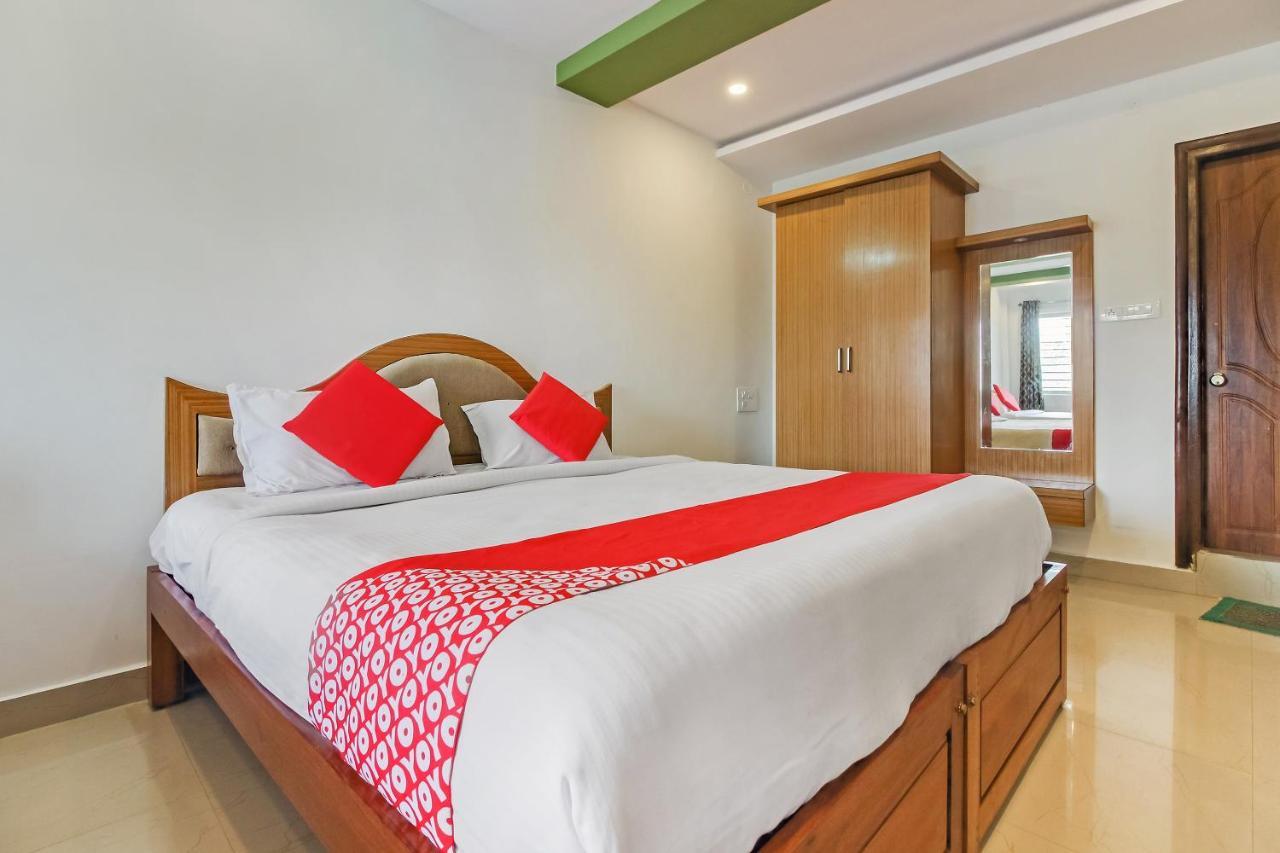 Oyo 28303 Yesh Comforts Otel Madikeri Dış mekan fotoğraf