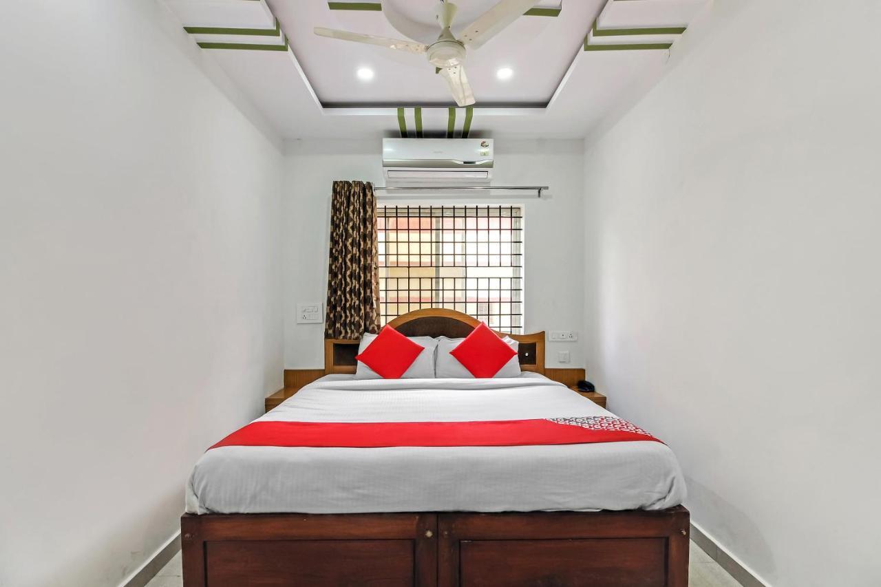 Oyo 28303 Yesh Comforts Otel Madikeri Dış mekan fotoğraf