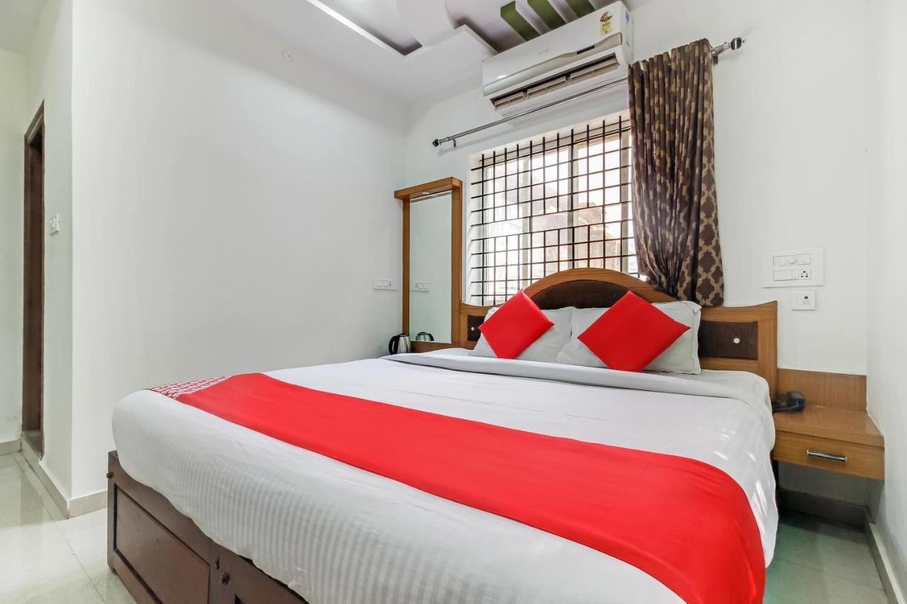 Oyo 28303 Yesh Comforts Otel Madikeri Dış mekan fotoğraf